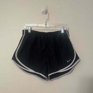 black nike running shorts size large